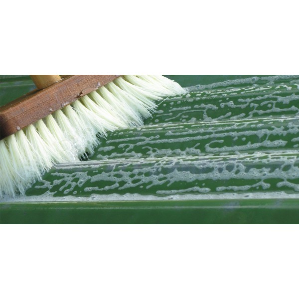 A very effective cleaning agent containing ammonia for cleaning metal-sheeted roofs.