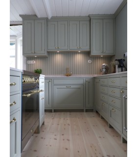 High performance, fast-drying matt paint for interior wood