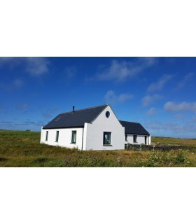 Siloksan Façade is a waterborne, flat silicone emulsion based paint for mineral surfaces.